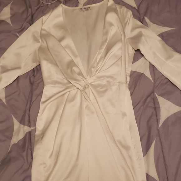 White dress - Picture 4 of 4